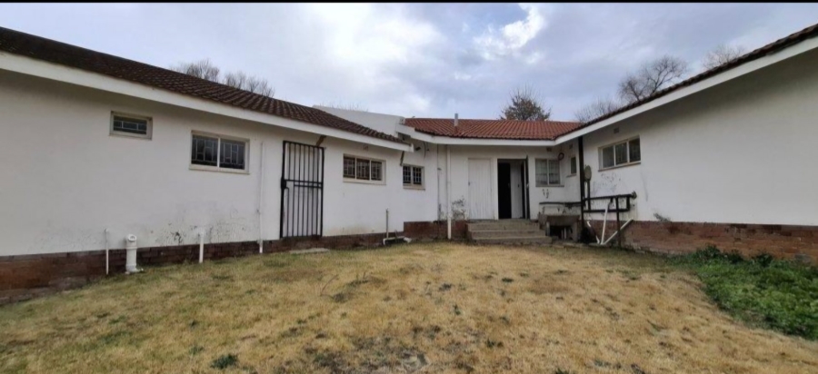 6 Bedroom Property for Sale in Ficksburg Free State